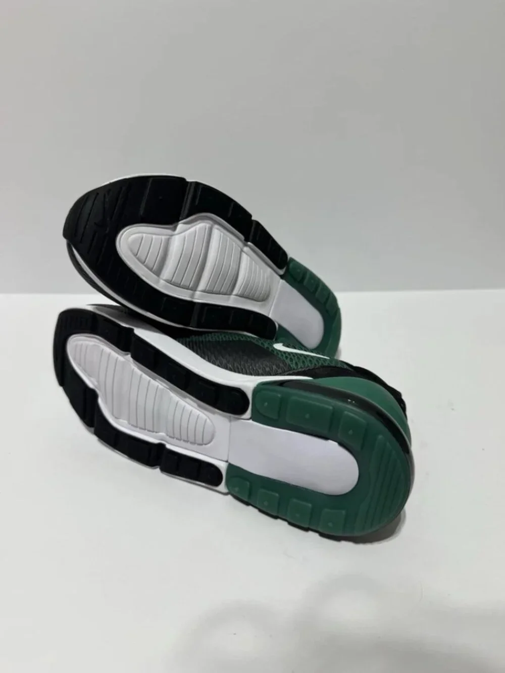 Nike Air Max 270 Sneakers Size 3 M Big Kid